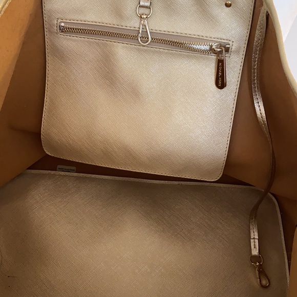 Michael Kors Gold Jet Set Tote Bag - Picture 3 of 5